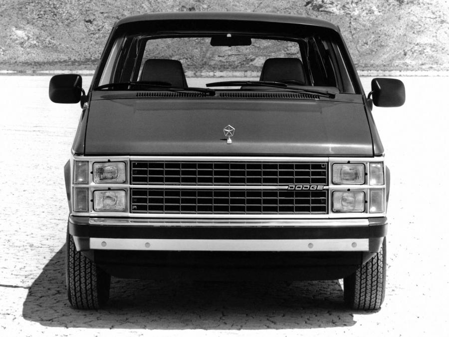  Dodge Mini Ram Van 1984 года  (фото 5 из 11)